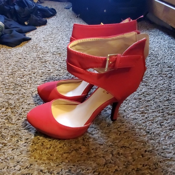 6.5 red heels - Picture 3 of 3